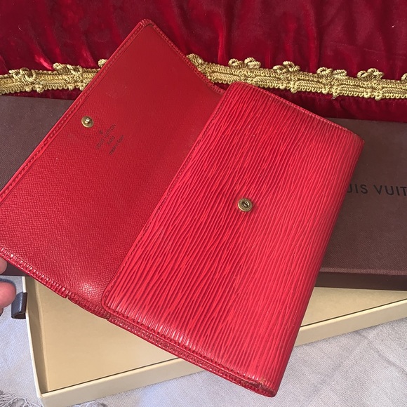 Authentic Louis Vuitton red epi wallet - Picture 9 of 16